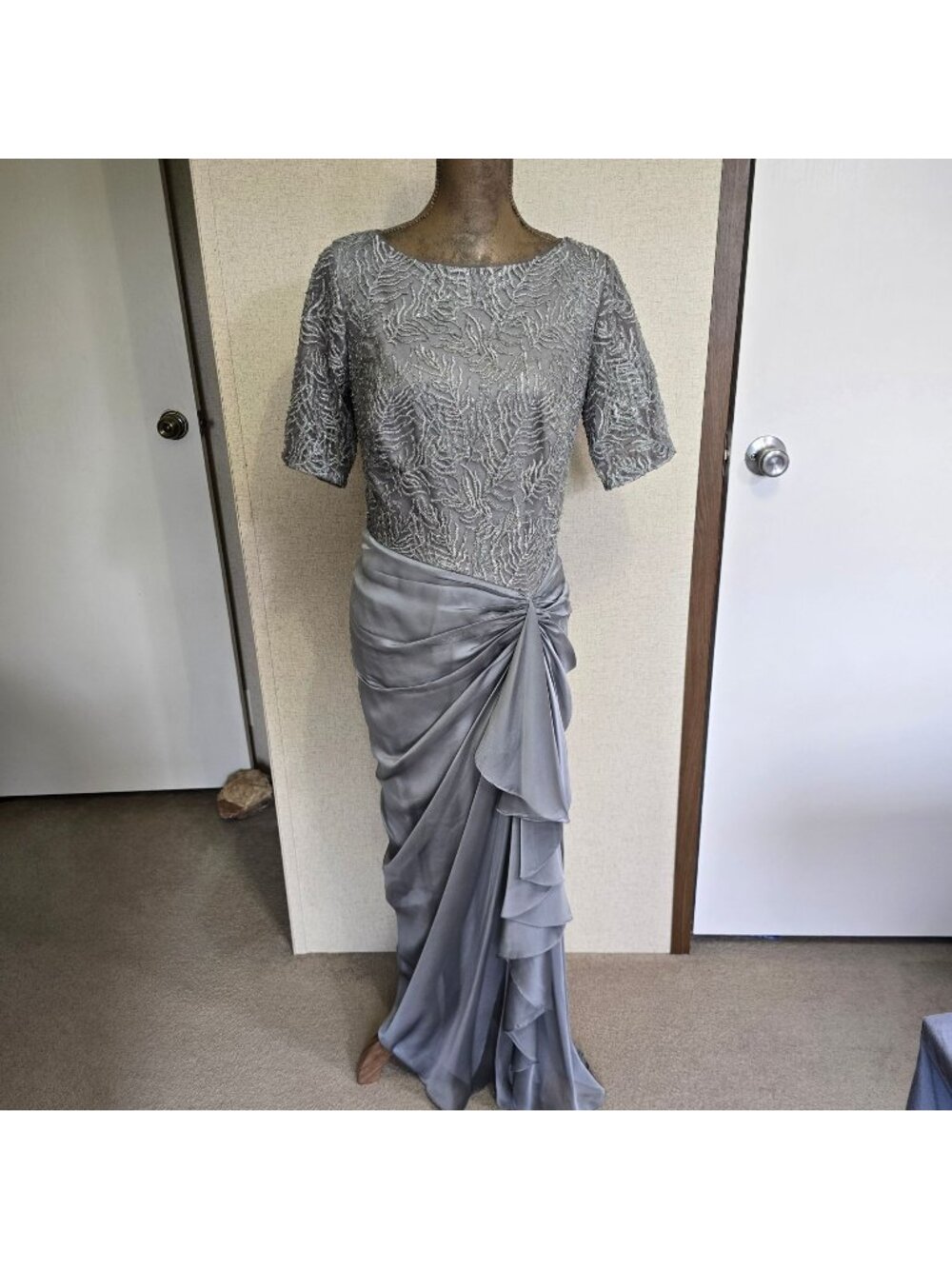 Tadashi Shoji Gown Dress Silver Beaded Overlay Draped Skirt Size 4 Formal